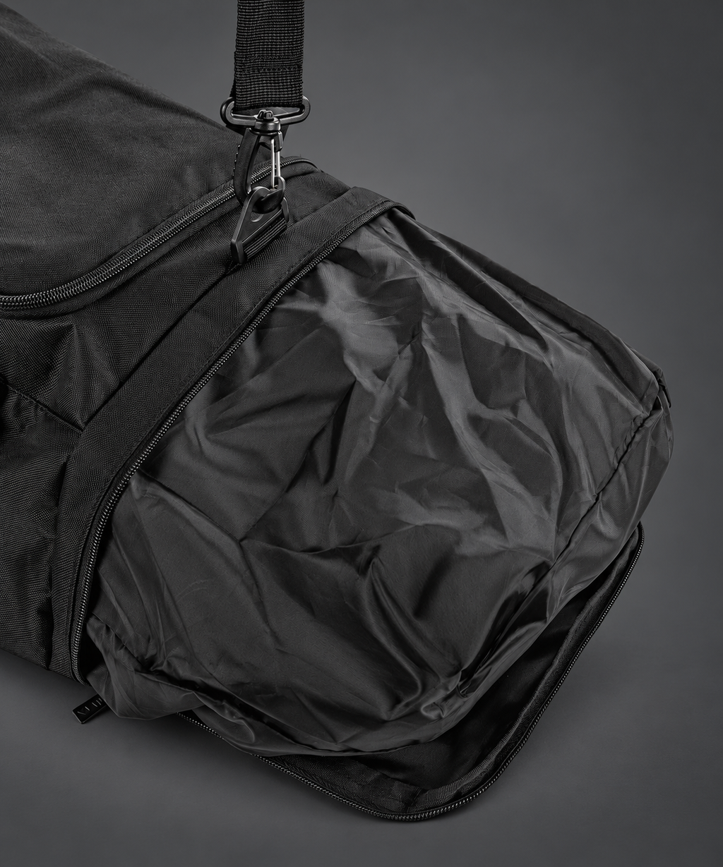 Venum Essential Sports Bag (26L) - Black