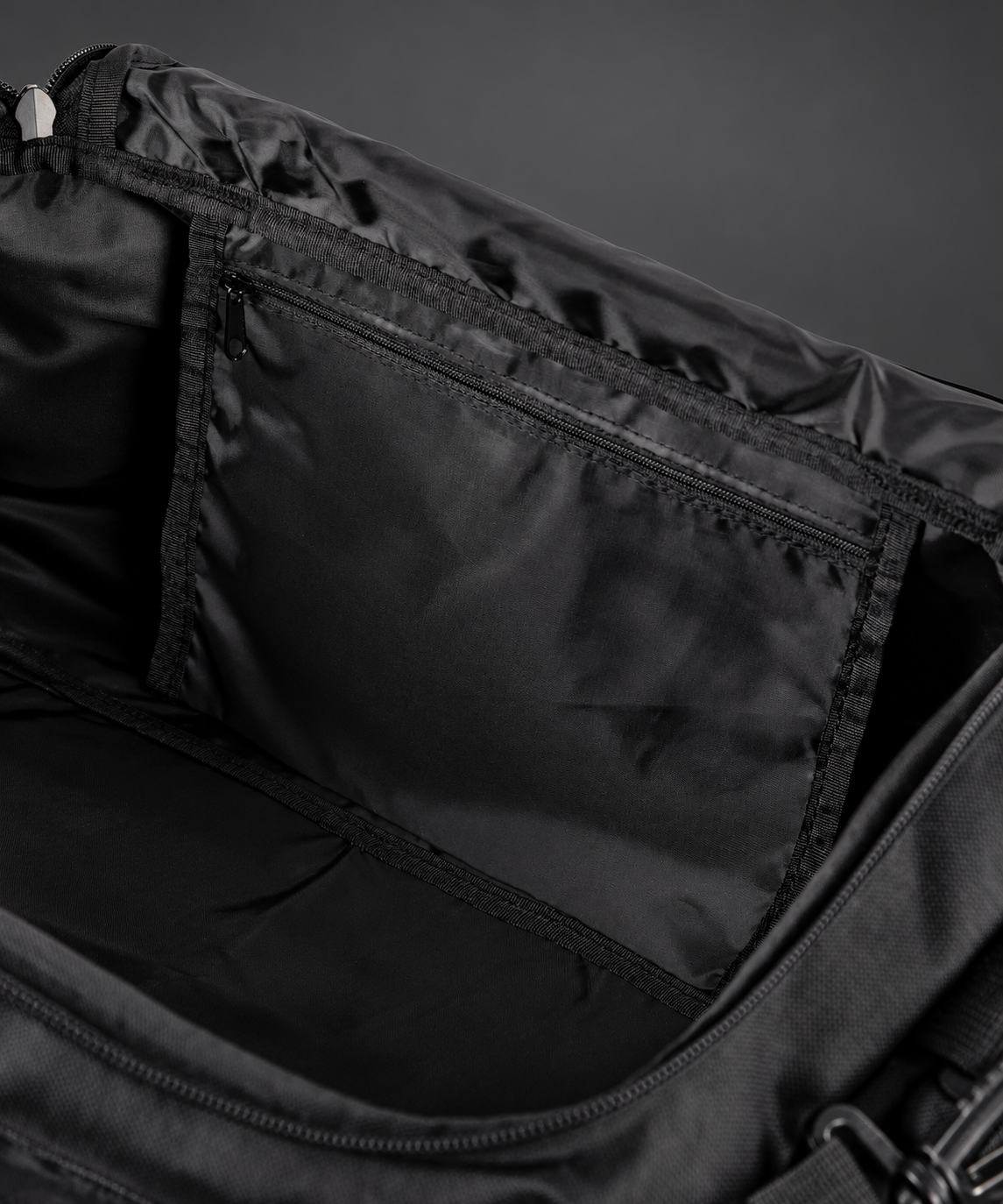 Venum Essential Sports Bag (26L) - Black