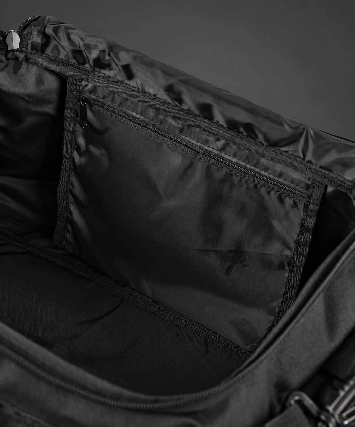 Venum Essential Sports Bag (37L) - Black
