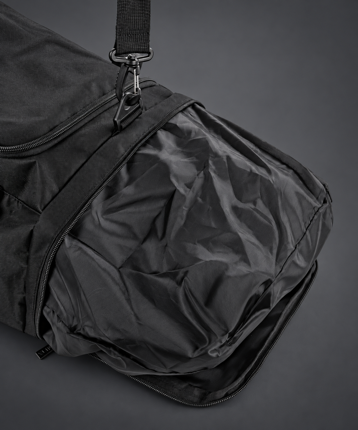 Venum Essential Sports Bag (61L) - Black